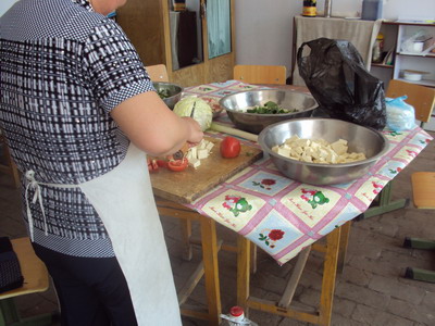 妈妈为我们做饭