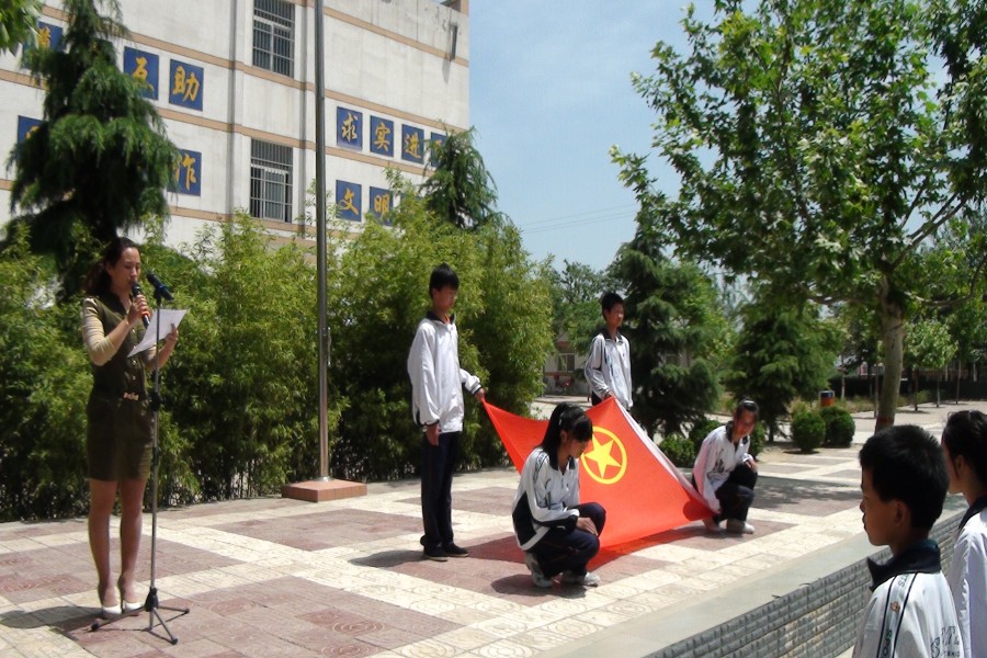 下吉一中举行纪念五·四演讲暨新团员入团宣誓仪式 